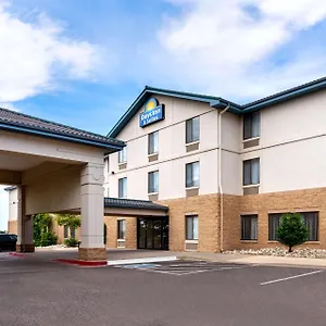 Days & Suites By Wyndham International Airport Denver